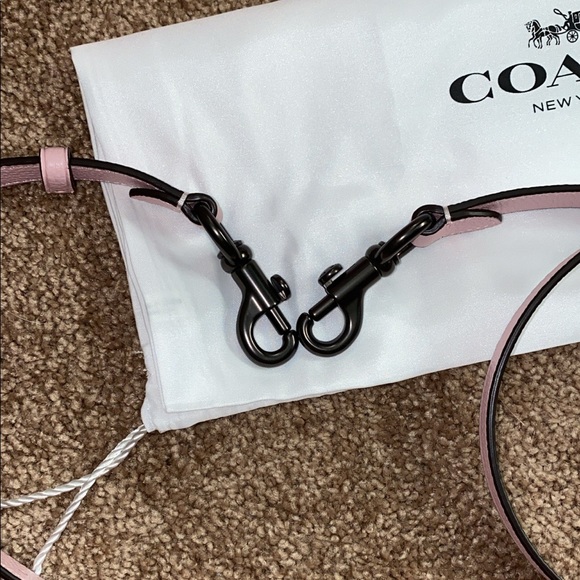 Coach Cassie - Picture 2 of 14